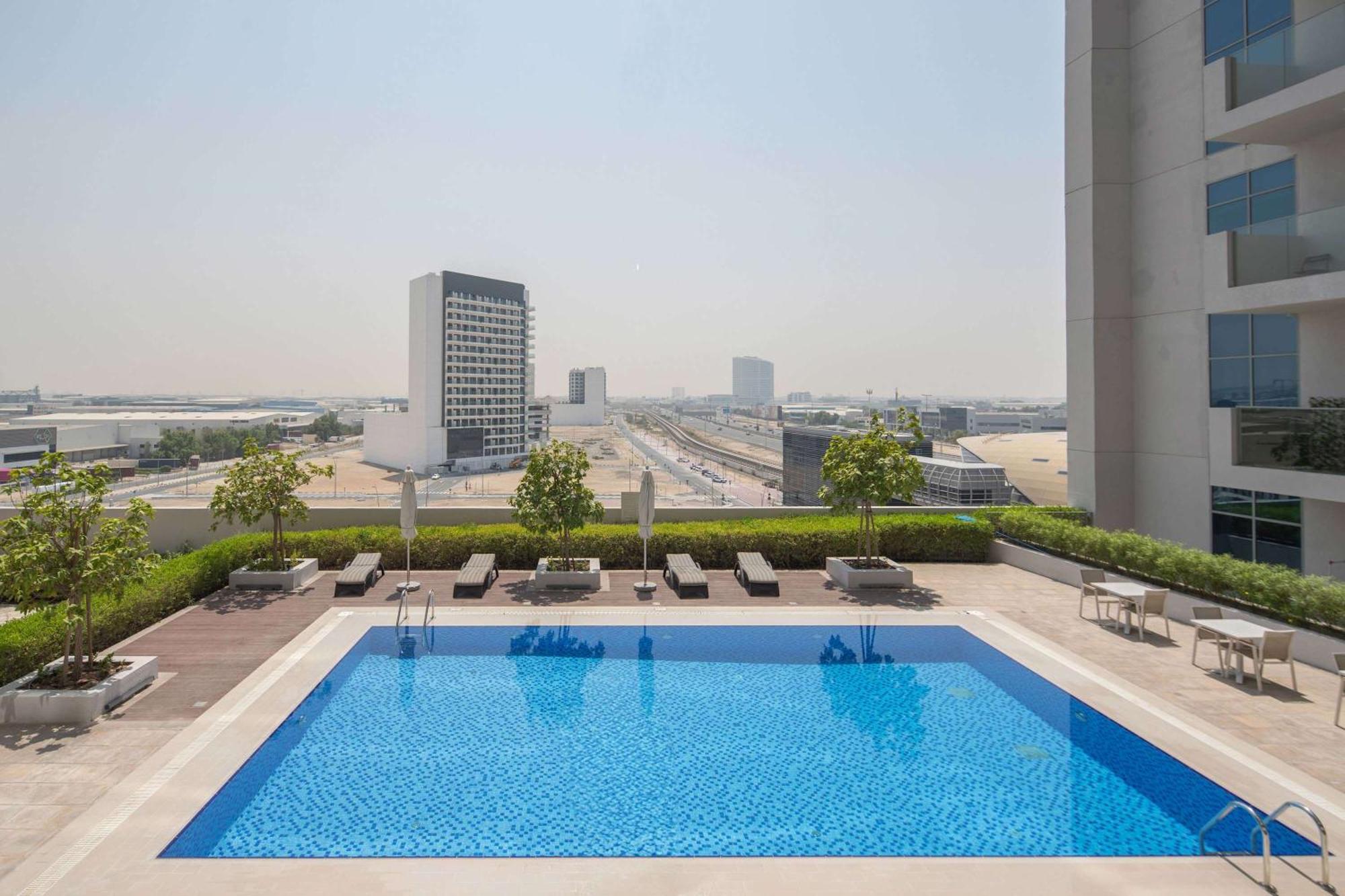 Frank Porter - Azizi Aura Dubai Ngoại thất bức ảnh
